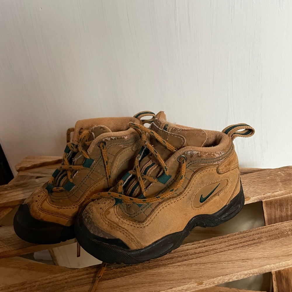 Nike Hiking Boots kids size 7